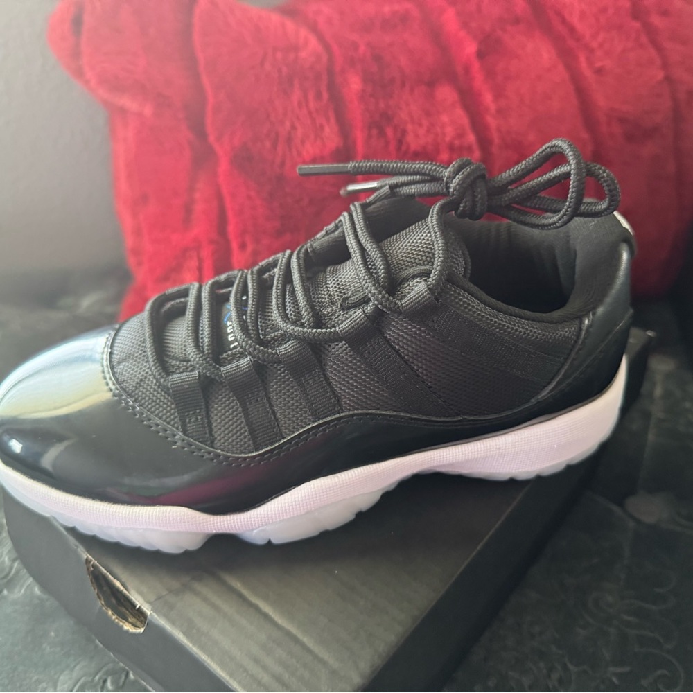 Retro 11 Low Black and White varsity Sneakers